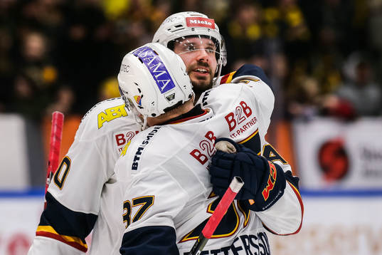 Djurgårdens Jacob Josefson och Jesper Pettersson jublar