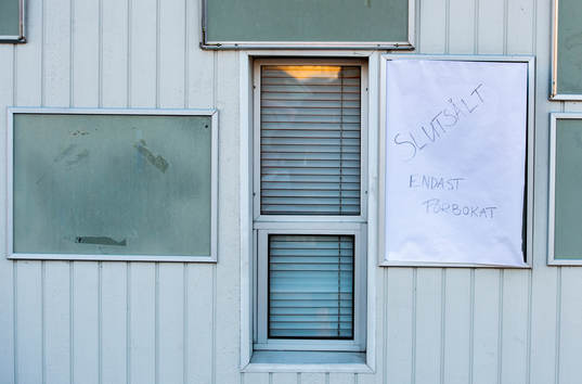 En skylt i biljettkassan förkunnar att det är helt utsålt