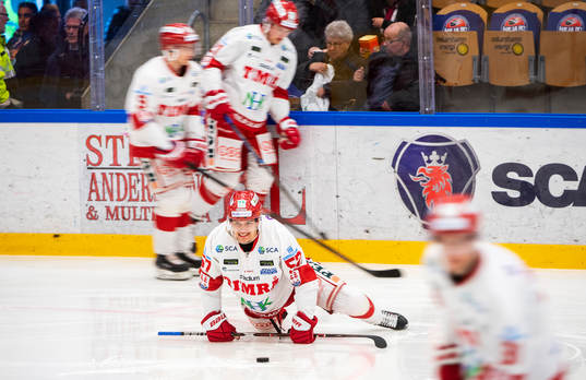 Timrås Johannes Salmonsson värmer upp