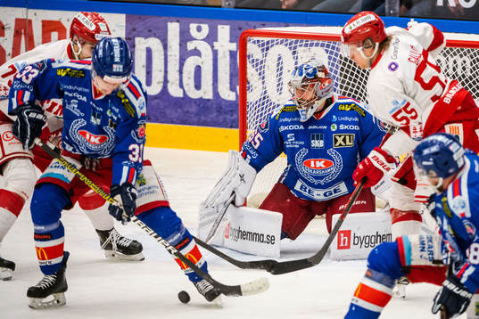 Oskarshamns Filiph Engsund och målvakt Christoffer Rifalk