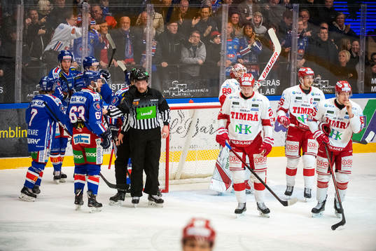 Domarna Pehr Claesson och Christoffer Holm dömer bort