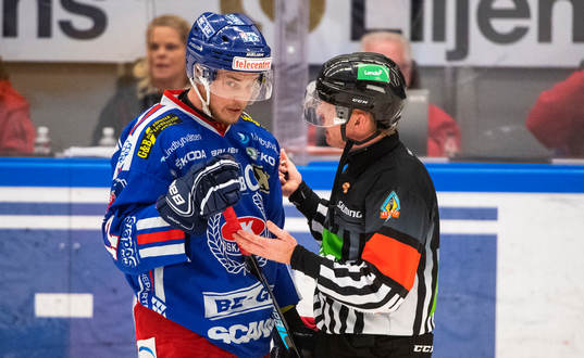 Oskarshamns Jonas Engström och domare Pehr Claesson