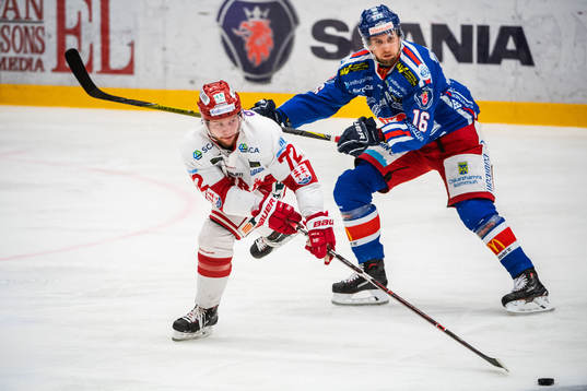 Timrås Sebastian Ohlsson och Oskarshamns Arsi Piispanen