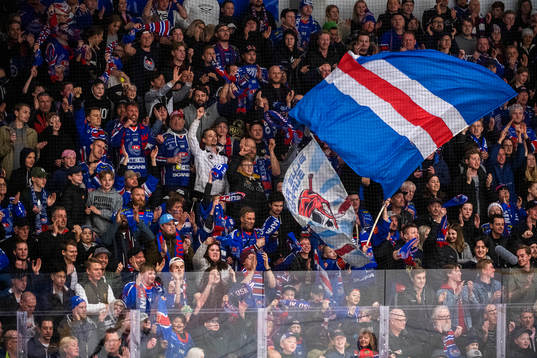 Oskarshamnsupportrarna jublar