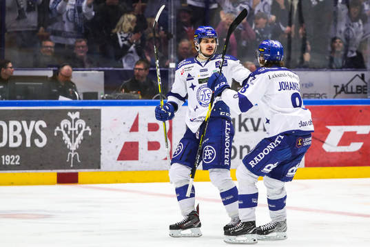 Leksands Thomas Valkvæ Olsen  jublar med Filip Johansson