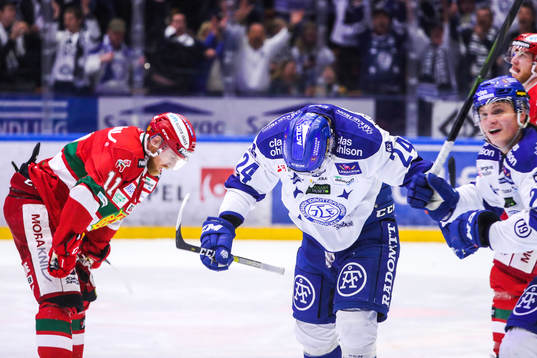 Leksands Thomas Valkvæ Olsen  jublar