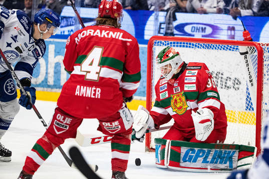 Leksands Martin Karlsson   och Moras målvakt Christian