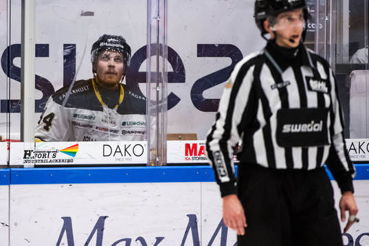 s Mikko Lehtonen deppar i utvisningsbåset