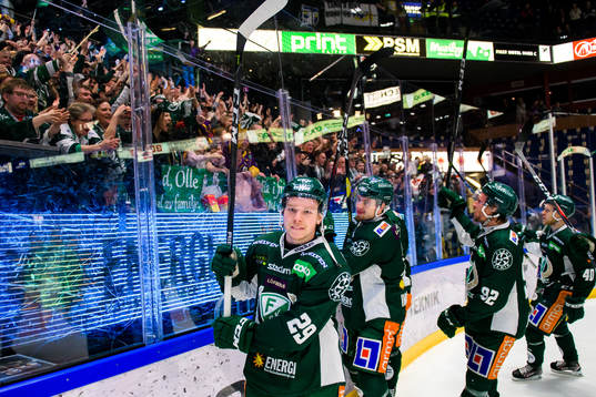 Färjestads Oskar Steen jublar