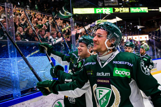 Färjestads Daniel Viksten och Jesper Olofsson jublar