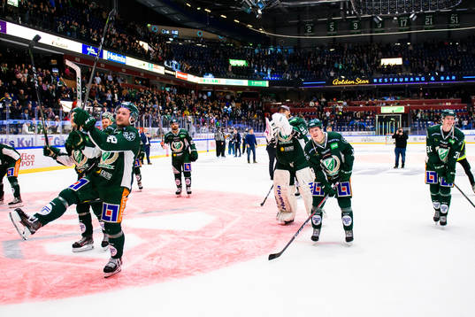 Färjestads spelare jublar