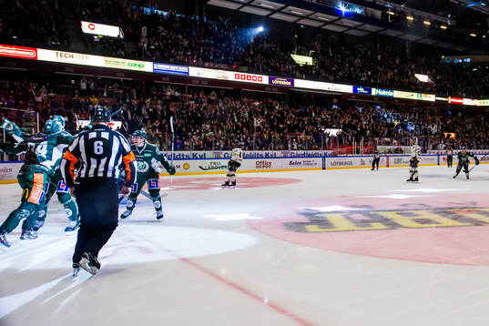 Färjestads spelare jublar
