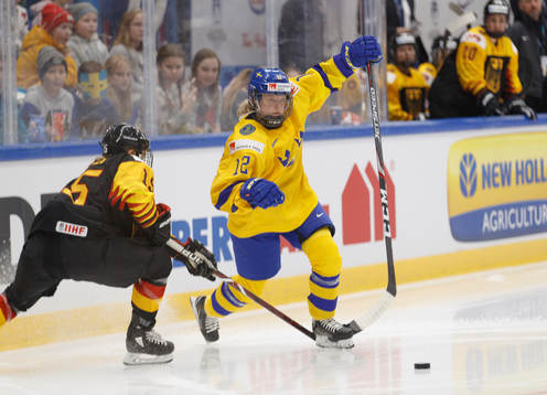 g15  Andrea Lanzl #15, GER and Maja Nyhlén-Persson #12, SWE