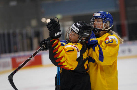 Nina Kamenik #7, GER and Mina Waxin #3, SWE