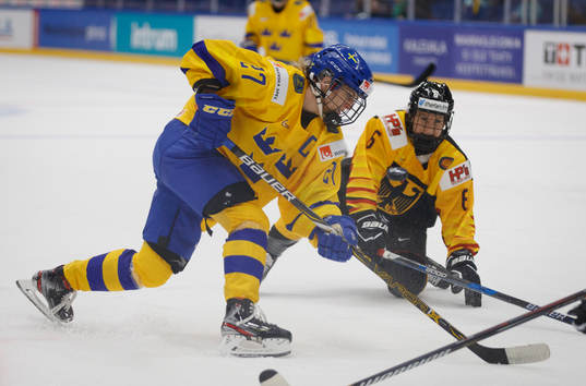 Emma Nordin #27, SWE and Nina Kamenik #7, GER