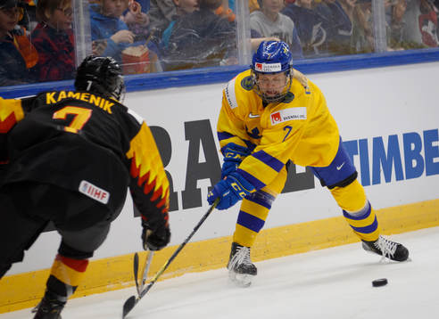 Johanna Olofsson #7, SWE and Nina Kamenik #7, GER