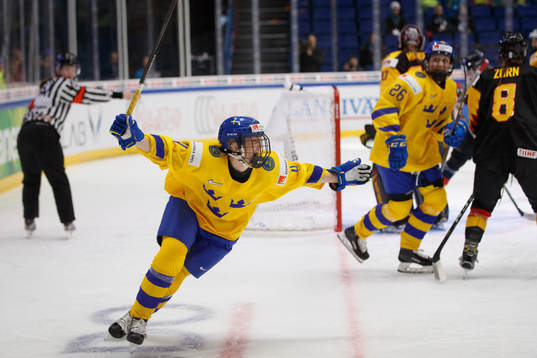 Sofia Engström #4, SWE celebrating 1st goal against Germany