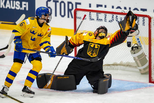 Hanna Olsson #26, SWE, Jennifer Harss #30, GER