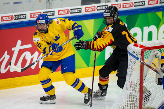 Maja Nyhlén-Persson #12, SWE, Emily Nix #16, GER