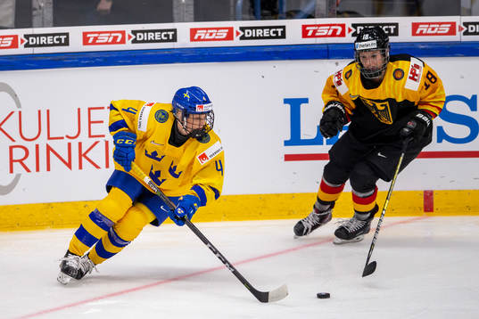 Sofia Engström #4, SWE, Bernadette Karpf #18, GER