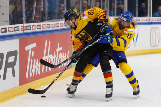 Tabea Botthof #21, GER and Sara Hjalmarsson #19, SWE