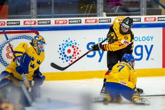 Emily Nix #16, GER, Johanna Olofsson #7, SWE