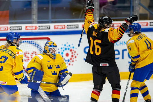 Sara Grahn #1, SWE, Emily Nix #16, GER scores 1-1