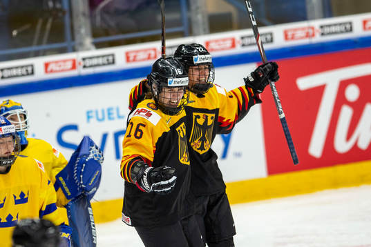 Emily Nix #16, GER scores 1-1, Marie Delarbre #22, GER