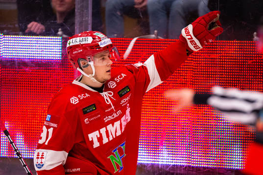 Timrås Filip Hållander jublar