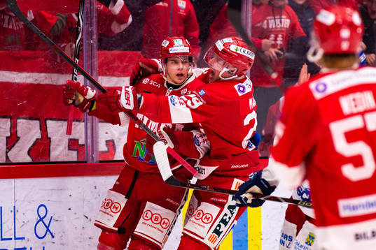 Timrås Filip Hållander och Morten Madsen jublar