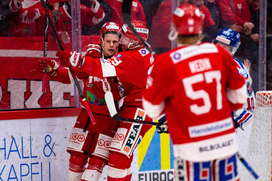Timrås Filip Hållander jublar