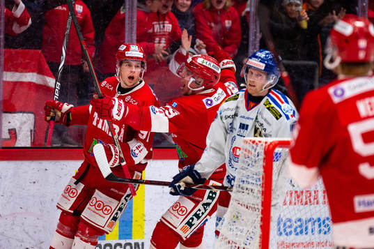 Timrås Filip Hållander jublar