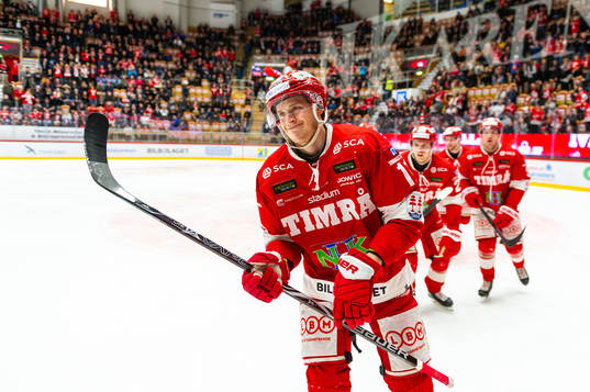 Timrås Henrik Törnqvist jublar