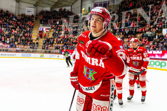 Timrås Filip Hållander jublar