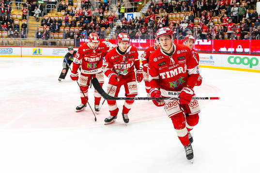 Timrås Henrik Törnqvist jublar