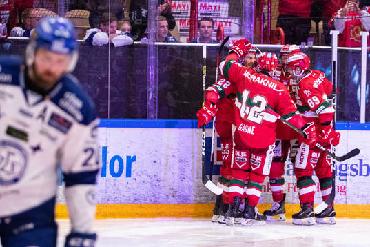 Moras spelare jublar