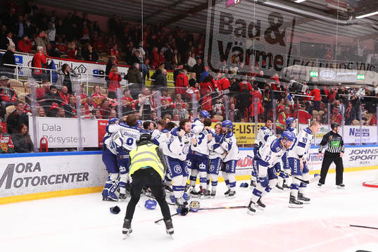 Leksands spelare jublar