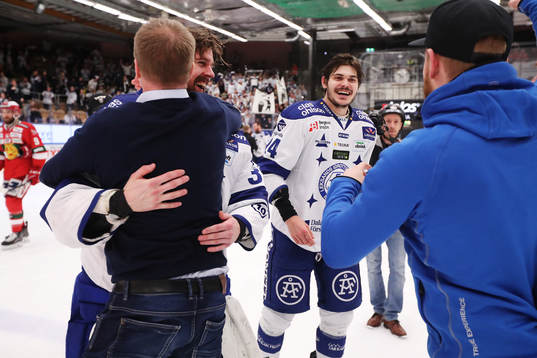 Leksands spelare jublar