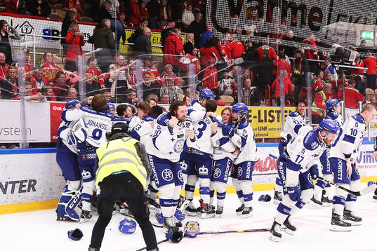 Leksands spelare jublar