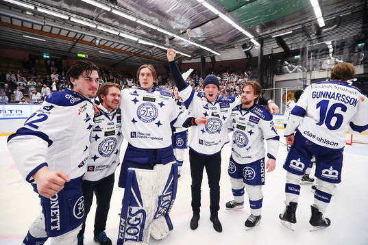 Leksands spelare jublar