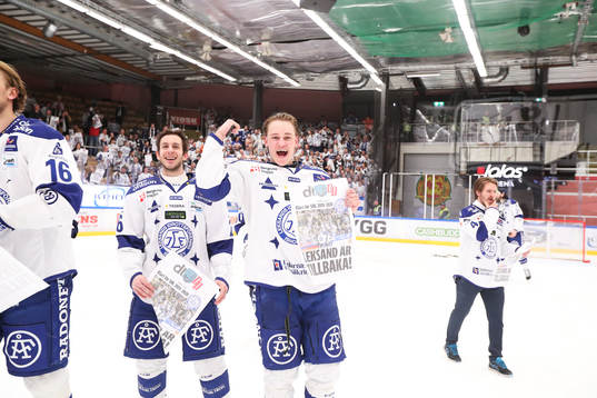 Leksands spelare jublar