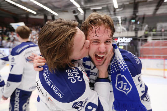 Leksands spelare jublar