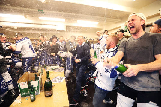 Leksands spelare jublar