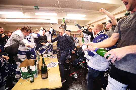 Leksands spelare jublar