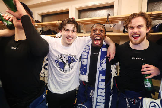 Leksands Erik Aterius, Hugo Enock och Oskar Lang jublar