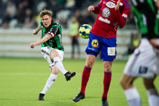 GAIS Marcus Bergholtz skjuter ett skott