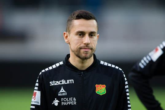 GAIS Predrag Randelovic på line up innan fotbollsmatchen i