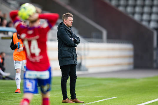 Östers tränare Christian Järdler innan fotbollsmatchen i
