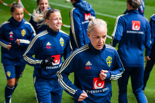 Hanna Glas and Caroline Seger of the Swedish women national