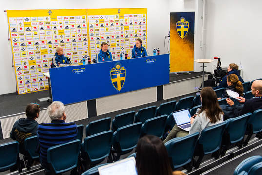 Caroline Seger and Peter Gerhardsson, head coach of the